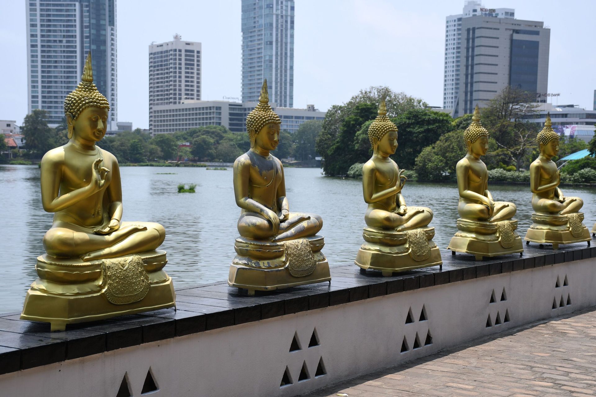 Buddha statues adorning the beira lake